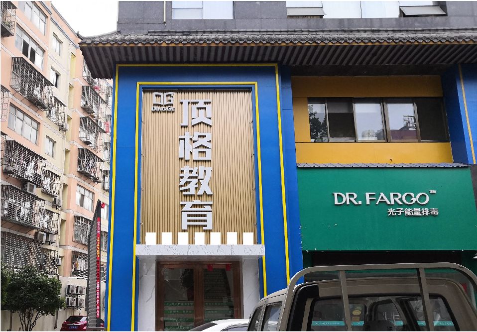 道真门头设计要符合门店特色。