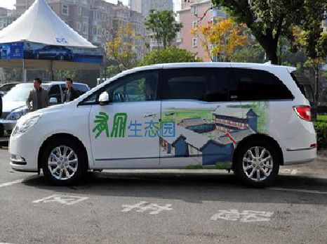 道真户外车贴喷绘如何保持效果?